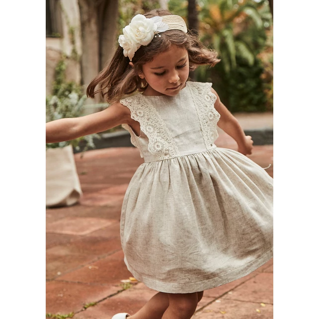 Mayoral csipkével díszített lenvászon alkalmi ruha Mayoral csipkével díszített lenvászon alkalmi ruha