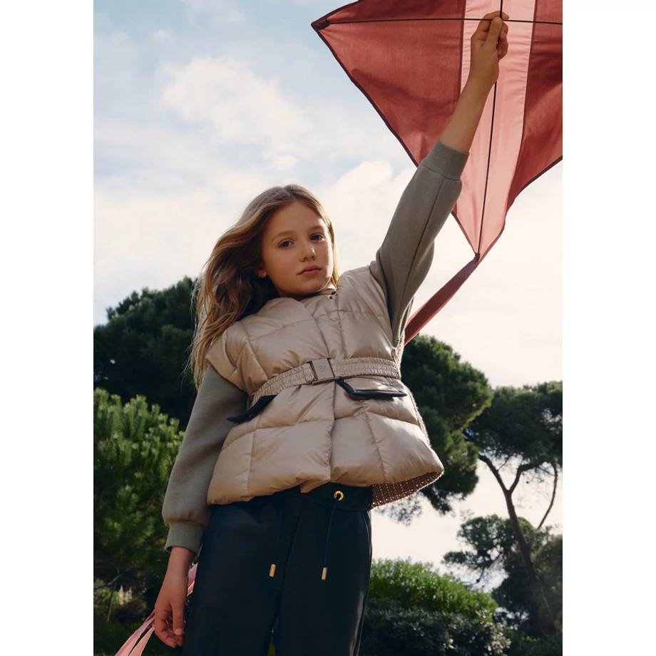 Abel&lula egyedi fazonú hátul kötött steppelt mellény 2025 TÉL