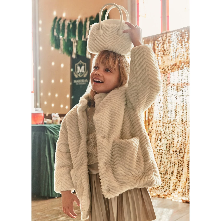 Mayoral pihe-puha csinos szőrmekabát 2025 TÉL Mayoral pihe-puha csinos szőrmekabát 2025 TÉL